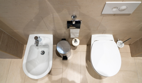 WC και μπιντές - πόσος χώρος χρειάζεται για να δημιουργήσετε ένα λειτουργικό μπάνιο;